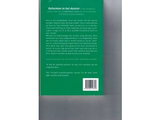 Romans Virginia Andrews &ndash; Geheimen in het duister