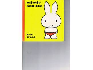 Dick Bruna – Nijntje aan zee