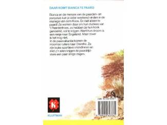 Jeugdboeken Daar komt Bianca te paard - Yvonne Brill.