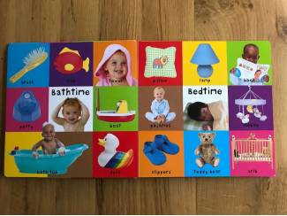 Kinderboeken First 100 words bright baby