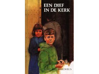 Een dief in de kerk - Lenie Ippel - Breedveld