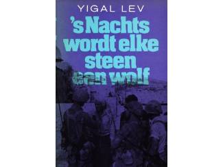 's Nachts wordt elke steen een wolf - Yigal Lev