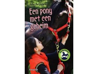 Een pony met een geheim - Joke Reijnders - Paardenheuvel