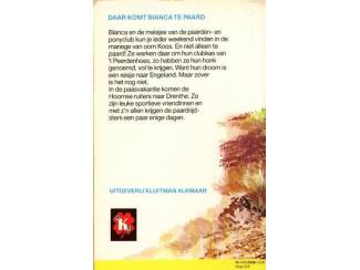 Jeugdboeken Daar komt Bianca te paard - Yvonne Brill.