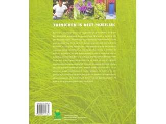 Overige Boeken en Diversen Tuinieren is niet moeilijk - Jurgen Smit