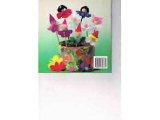 Creativiteit Nieuwe sierpoppetjes van stof en draad