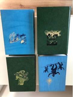 Overige Boeken en Diversen 4 x Boeken mooi bandontwerp ( Howatch  , Holt , Hailey etc ) .