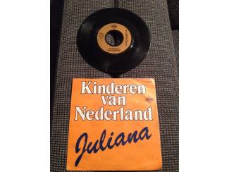 Grammofoon / Vinyl Lp en singles Dolly Dots en  koningin Juliana , ook los te koop