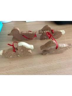 Woonaccessoires | Overige 4 houten decoratie eendjes met lint . Eend anti mot