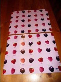 Roze placemats Hero met aardbei, framboos , kers print 2st