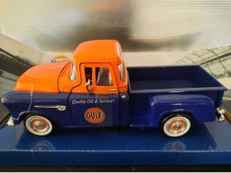 Auto's Chevrolet 5100 Stepside withb Gulf  Livery 1955 Schaal 1:24