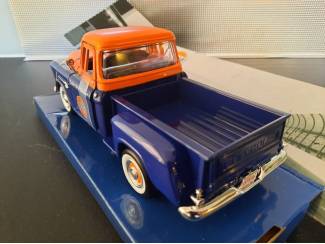 Auto's Chevrolet 5100 Stepside withb Gulf  Livery 1955 Schaal 1:24