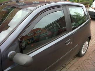 Fiat onderdelen zijwindschermen oa fiat panda pasvorm raamspoilers getinte