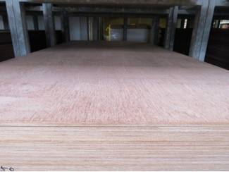 Platen en Panelen Meranti platen WBP scherp geprijsd