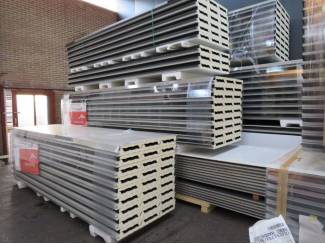 Platen en Panelen Nieuwe sandwichpanelen uit voorraad