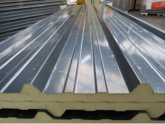 Platen en Panelen Nieuwe sandwichpanelen uit voorraad