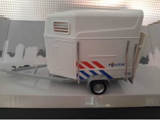 Caravans en aanhangers Horse Trailer Dutch Police Schaal 1:43