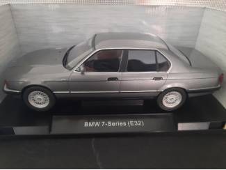 Auto's BMW 7 serie E32 Schaal 1:18