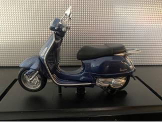 Tweewielers Vespa Scooter P150 X 1978 Schaal 1:18