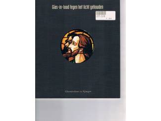 Glas-in-lood tegen het licht gehouden