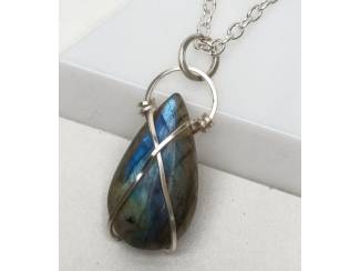 Kettinghangers Hanger met labradoriet