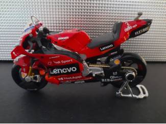 Tweewielers GP21 Ducati Desmosedici Lenovo Team #63 Schaal 1:18