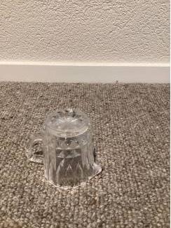 Glas en Kristal Oud - melk-/roomkannetje  met schotel - kristal
