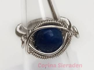 Ringen Verzilverde ring met lapis lazuli
