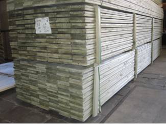 Hout en Planken Ge&iuml;mpregneerde rabatdelen en tuinplanken groen