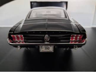 Auto's Ford Mustang GTA Fastback 1967 Schaal 1:18