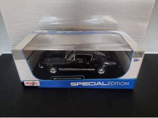 Auto's Ford Mustang GTA Fastback 1967 Schaal 1:18