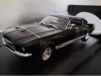 Ford Mustang GTA Fastback 1967 Schaal 1:18