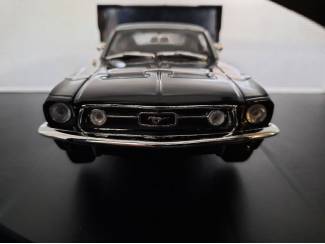Auto's Ford Mustang GTA Fastback 1967 Schaal 1:18