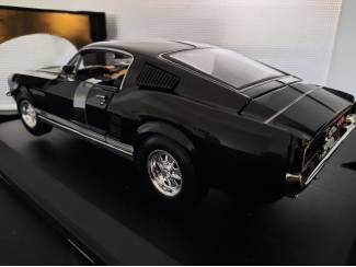 Auto's Ford Mustang GTA Fastback 1967 Schaal 1:18