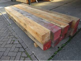 Hout en Planken Grote Douglas balken in de aanbieding