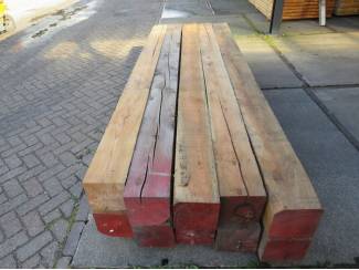 Hout en Planken Grote Douglas balken in de aanbieding