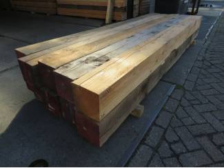 Hout en Planken Grote Douglas balken in de aanbieding