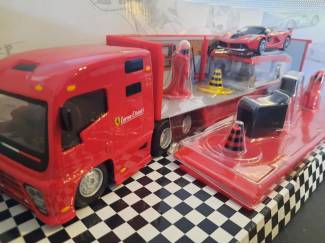 Auto's Burago Ferrari Ferrari Race Transporter Racing Hauler Schaal 1:43