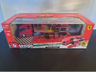 Auto's Burago Ferrari Ferrari Race Transporter Racing Hauler Schaal 1:43