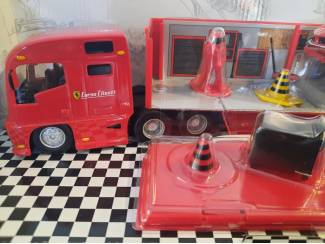 Auto's Burago Ferrari Ferrari Race Transporter Racing Hauler Schaal 1:43