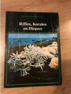 Lekturama de wonderlijke natuur : riffen koralen en diepzee .