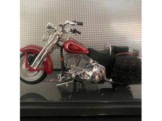Tweewielers Harley-Davidson FLSTS Heritage Softail Springer Schaal 1:18