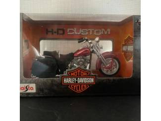 Tweewielers Harley-Davidson FLSTS Heritage Softail Springer Schaal 1:18