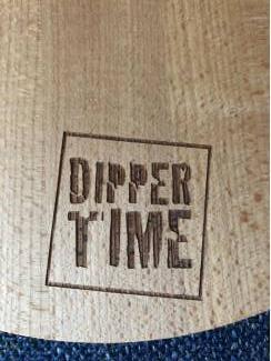 Keuken | Keukenbenodigdheden Houten serveerplank rond dipper time 30 cm hout borrelplank