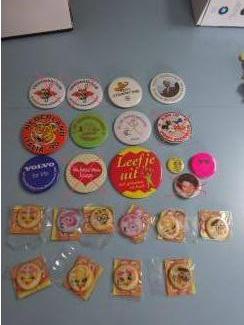Buttons groot en klein, onderwerpen verschillend