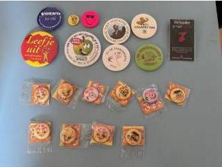 Speldjes, Pins en Buttons Buttons groot en klein, onderwerpen verschillend