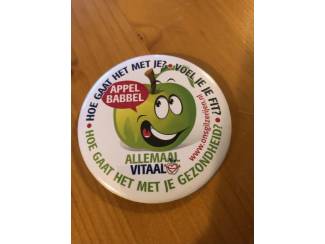 Speldjes, Pins en Buttons Buttons groot en klein, onderwerpen verschillend