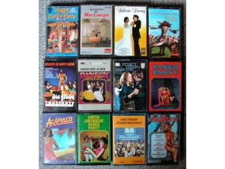 Cassettebandjes 12 verschillende KLASSIEKE cassettes in BLAUW koffertje ZGAN