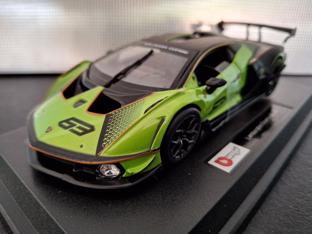 Lamborghini Essenza SCV12 Schaal 1:24