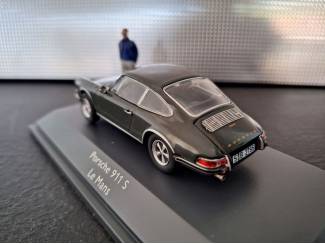 Auto's Porsche 911 S Coupe + Figuur Steve McQueen Schaal 1:43